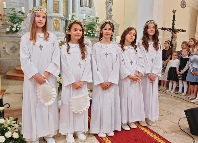 Prvopričesnice (11.5.’25.)