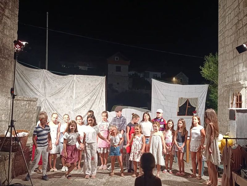 Predstava ‘Od praćke do TikToka’ (7.8.’26.)